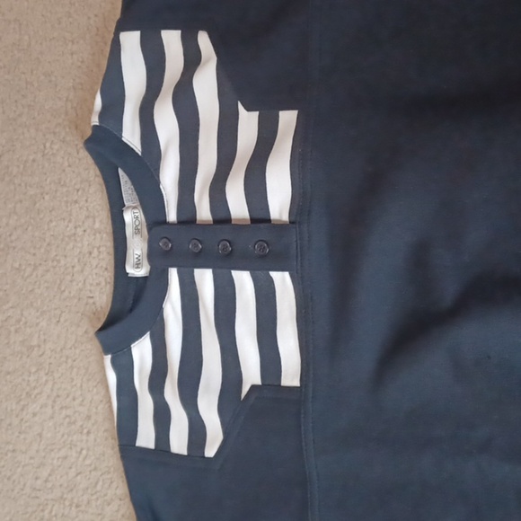 H.W. Sport 3/4 Sleeve Partial Button Top - Picture 5 of 11